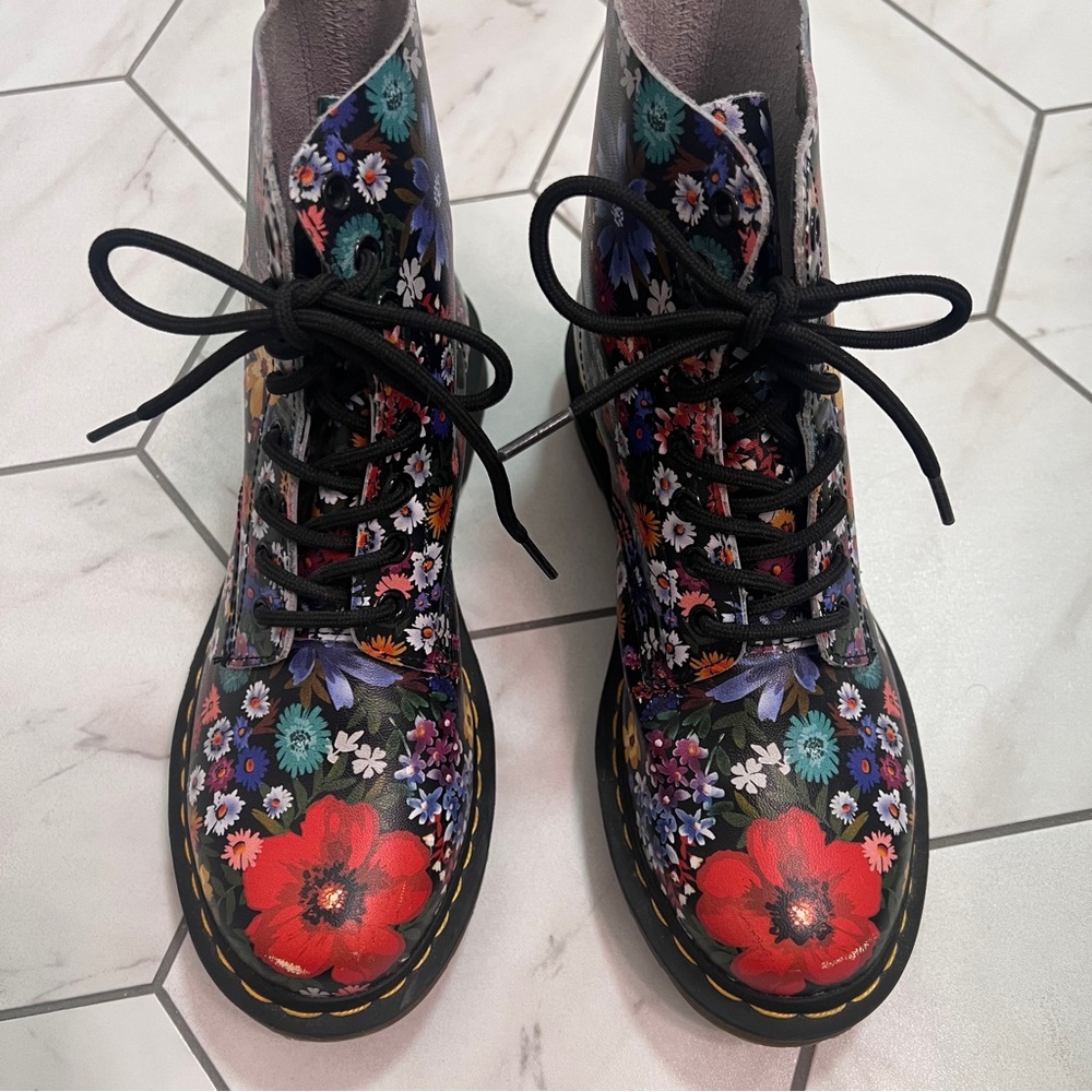 Dr. Martens 1460 Pascal Wanderlust Multicolored Floral Boot Size 8 Women - Picture 2 of 9